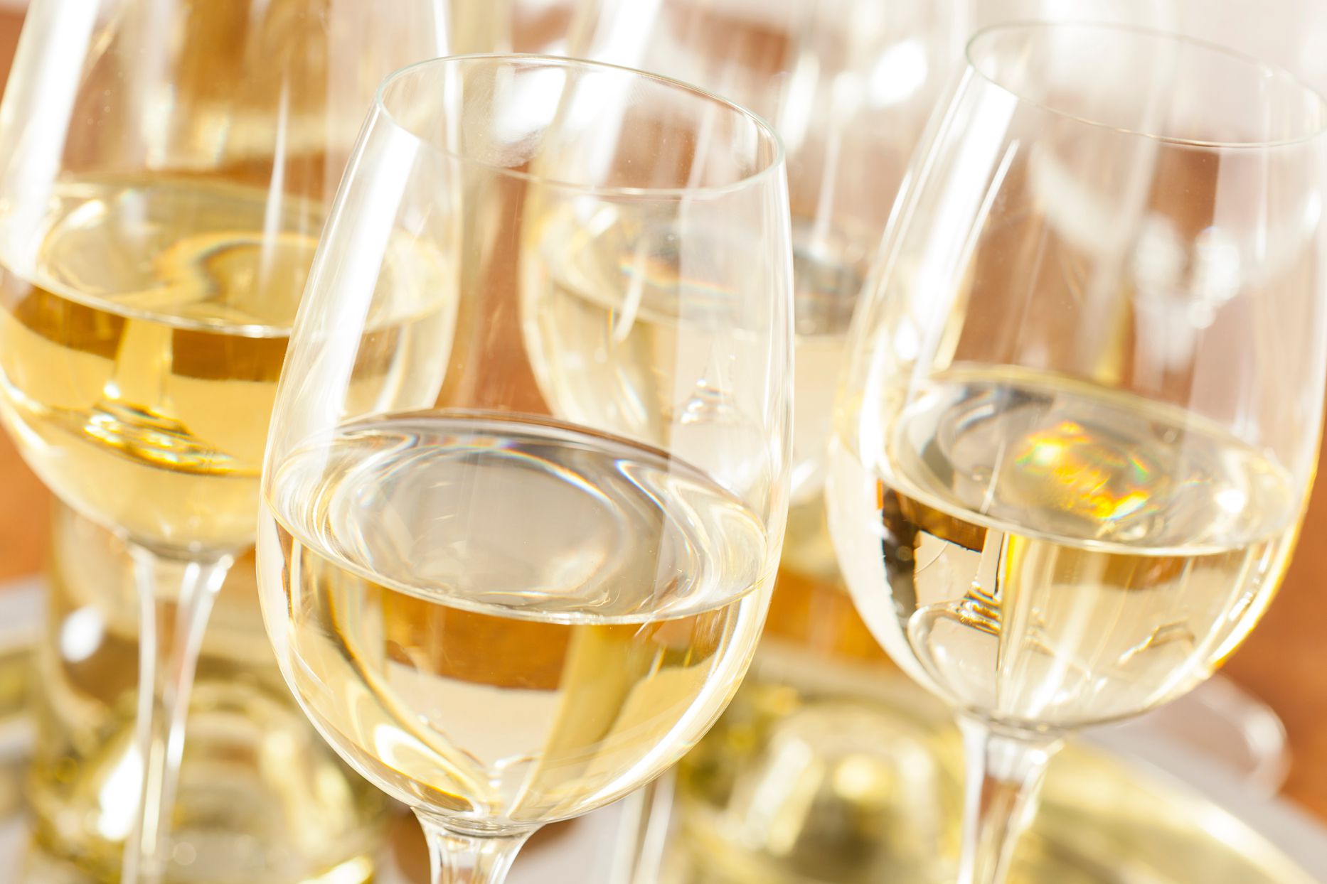 Exploring Different Types of White Wines: A Shopping Guide