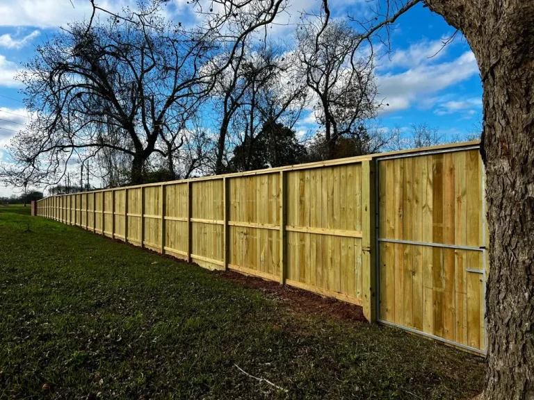 Low-Maintenance Fence Options Built for Busy Homeowners With Style in Mind
